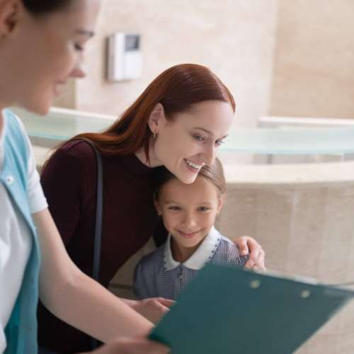 Persona tranquila antes de su primera cita odontológica